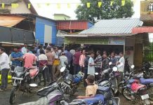 एटापल्ली येथे युरियाखत खरेदी करिता शेतकऱ्यांची एकच गर्दी