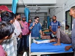 अहेरी इस्टेटचे राजे तथा माजी राज्यमंत्री राजे अम्ब्रिशराव आत्राम यांची उपजिल्हा रुग्णालयाला अचानक भेट