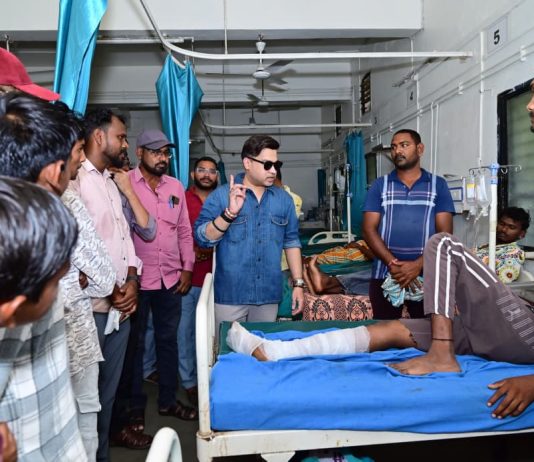 अहेरी इस्टेटचे राजे तथा माजी राज्यमंत्री राजे अम्ब्रिशराव आत्राम यांची उपजिल्हा रुग्णालयाला अचानक भेट