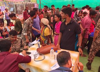 गडचिरोली पोलीस दलाच्या वतीने मौजा कोठी तसेच उपपोस्टे व्यंकटापूर येथे आरोग्य शिबिराचे करण्यात आले आयोजन