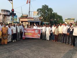 *धीरेंद्र शास्त्री यांच्या वक्तव्याचा काँग्रेसकडून निषेध; इंदिरा गांधी चौकात काँग्रेसची निदर्शने*