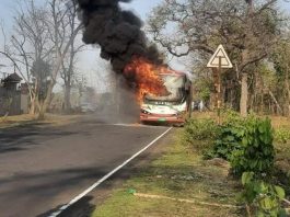 घंटा चौकीजवळ धावत्या ई-बसला भीषण आग; चालकाच्या प्रसंगावधानाने २७ प्रवाशांचे प्राण वाचले