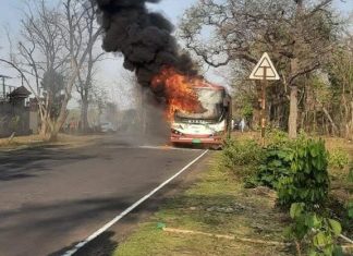 घंटा चौकीजवळ धावत्या ई-बसला भीषण आग; चालकाच्या प्रसंगावधानाने २७ प्रवाशांचे प्राण वाचले