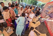 गडचिरोली पोलीस दलाच्या वतीने मौजा गट्टा (जां.) येथील आठवडी बाजारादरम्यान आरोग्य शिबिराचे करण्यात आले आयोजन