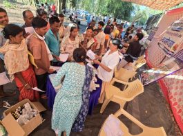 गडचिरोली पोलीस दलाच्या वतीने मौजा गट्टा (जां.) येथील आठवडी बाजारादरम्यान आरोग्य शिबिराचे करण्यात आले आयोजन
