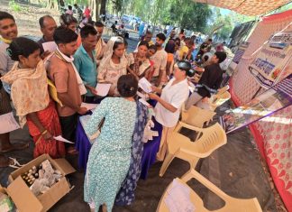 गडचिरोली पोलीस दलाच्या वतीने मौजा गट्टा (जां.) येथील आठवडी बाजारादरम्यान आरोग्य शिबिराचे करण्यात आले आयोजन
