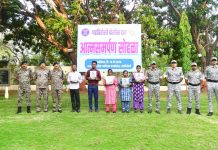 05 वरिष्ठ माओवाद्यांनी केले गडचिरोली पोलीस व सिआरपीएफ समोर आत्मसमर्पण