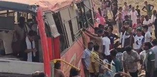 गडचिरोली–उमरखेड भरधाव बस मुरखळा (नवेगाव) नजीक पलटली ; दोघांचा मृत्यू, अनेक प्रवासी जखमी