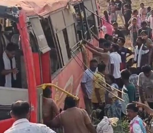 गडचिरोली–उमरखेड भरधाव बस मुरखळा (नवेगाव) नजीक पलटली ; दोघांचा मृत्यू, अनेक प्रवासी जखमी