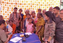 गडचिरोली पोलीस दलाच्या वतीने मौजा ताडगाव येथे आठवडी बाजारादरम्यान आरोग्य शिबिराचे करण्यात आले आयोजन