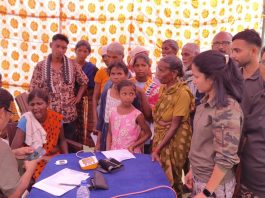 गडचिरोली पोलीस दलाच्या वतीने मौजा ताडगाव येथे आठवडी बाजारादरम्यान आरोग्य शिबिराचे करण्यात आले आयोजन