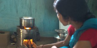 *मुख्यमंत्री देवेंद्र फडणवीस यांच्या पुढाकारातून धानोरा-एटापल्लीत २० हजार धुररहित चुलींचे वितरण पूर्ण*