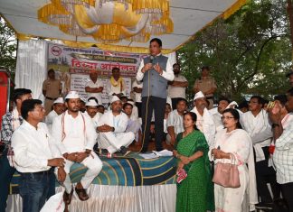 *विमानतळ भूसंपादन प्रक्रियेला तात्पुरती स्थगिती; शेतकऱ्यांना लेखी आश्वासन, मुख्यमंत्र्यांशी चर्चेनंतर अंतिम निर्णय*